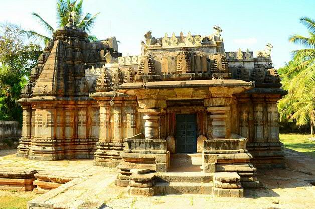 File:Moole Shankara temple at Turuvekere.jpg