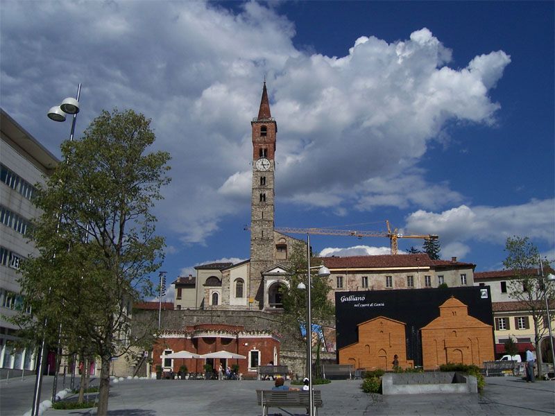 File:Piazza garibaldi cantù.jpg