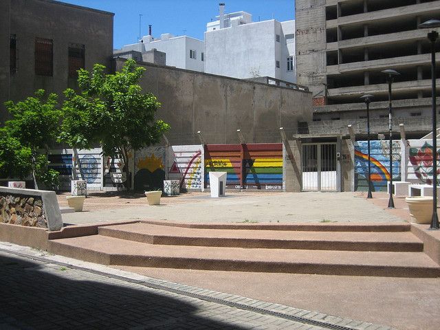 File:Plaza y monolito de la diversidad sexual.jpg