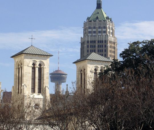 File:SA tower view from between.jpg