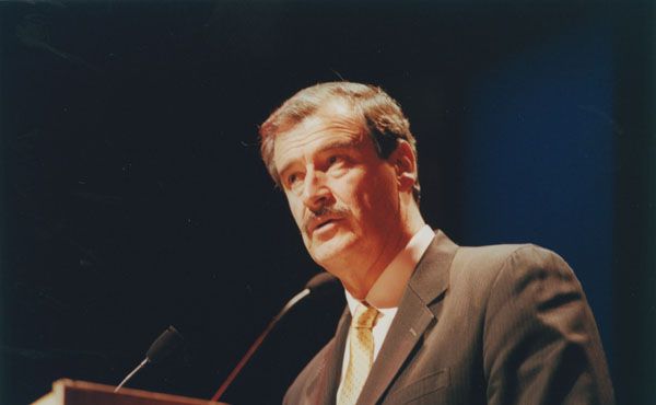 File:Vicente Fox, 2000 (4150614272).jpg