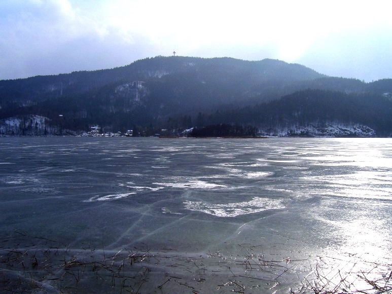 File:WoertherseeWinterIce.jpg