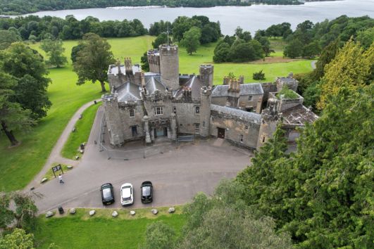 File:Balloch Castle Westansicht.jpg