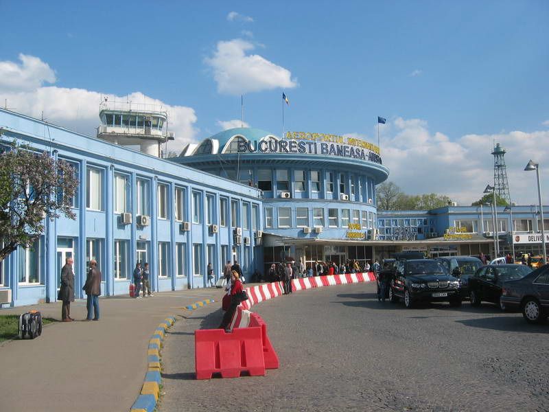 File:Baneasa airport outside.jpg