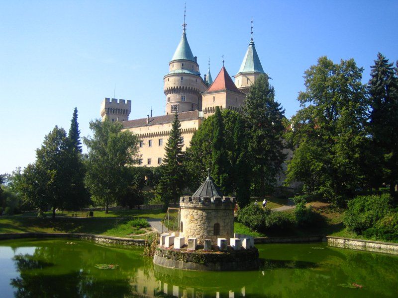 File:Castle Bojnice SK.jpg