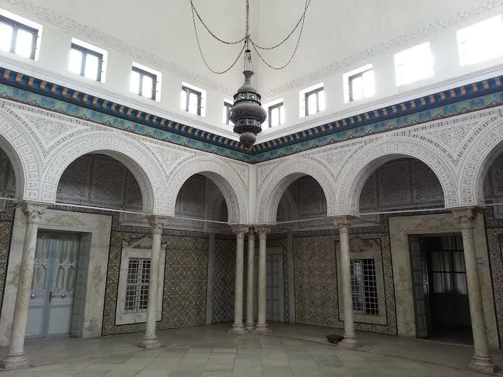 File:Dar Hussein - Patio Intérieur.jpg