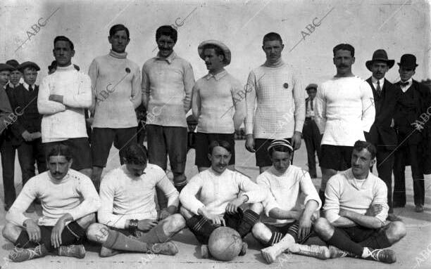 File:Fc espanol madrid copa rey 1909.jpg