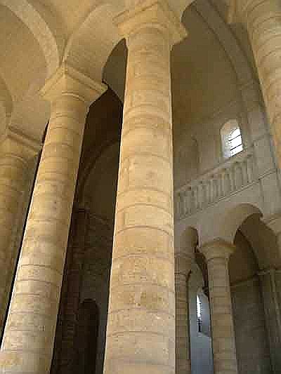 File:Fontevraud Chapel.jpg