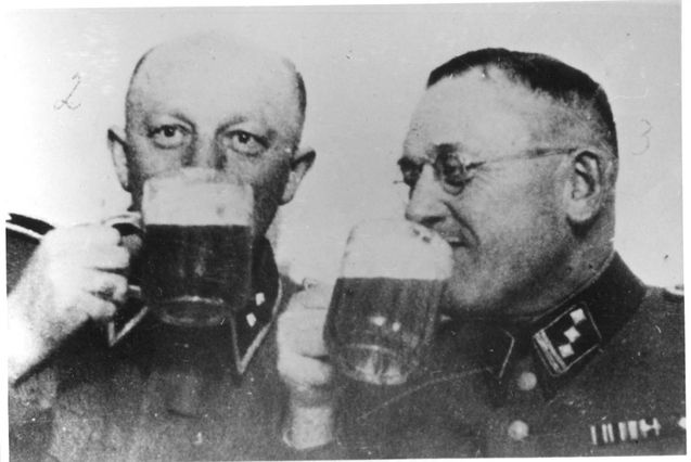 File:Gley and Hering drinking beer.jpg