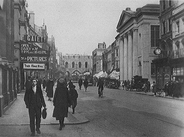 File:HighStreetGaietycirca1930.jpg