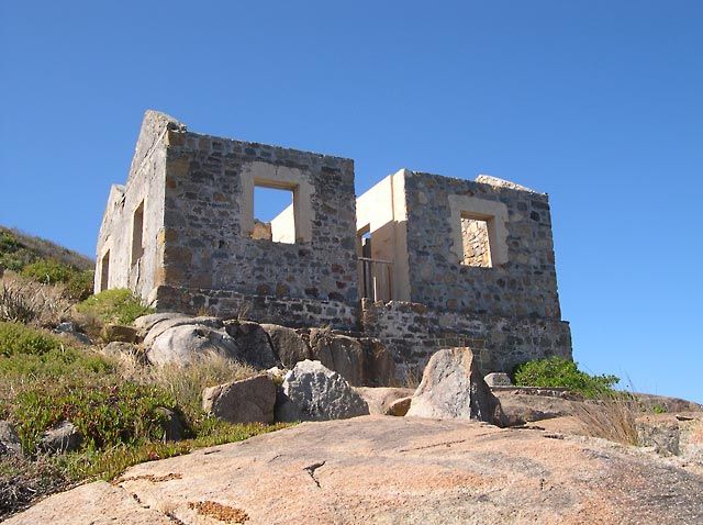 File:Old forts Lhouse alb.jpg