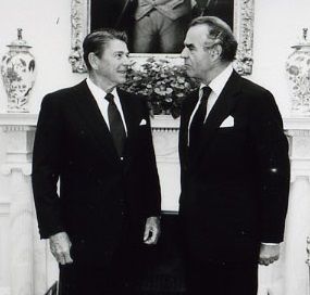 File:Oliver Wright and Ronald Reagan 1982.jpg