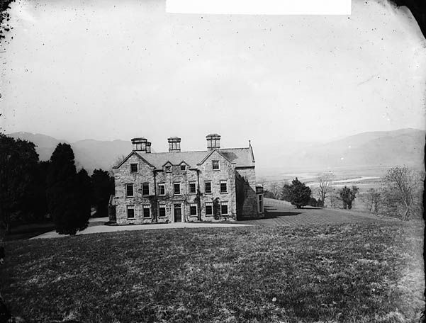 File:Plas Hengwrt, Llanelltud looking towards Barmouth NLW3361432.jpg