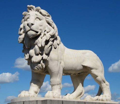 File:South Bank Lion (5809599144) (cropped).jpg