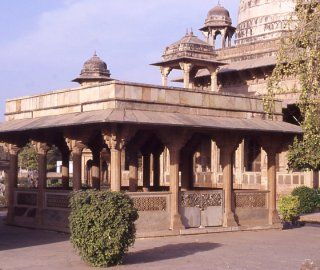 File:Tomb of Tansen.jpg