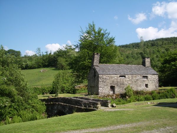 File:Ty Mawr - geograph.org.uk - 1335730.jpg