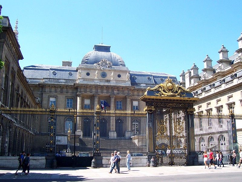 File:3919ParigiPalaisDeJustice.JPG