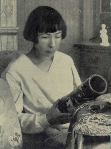 File:Alma Karlin 1920s.jpg