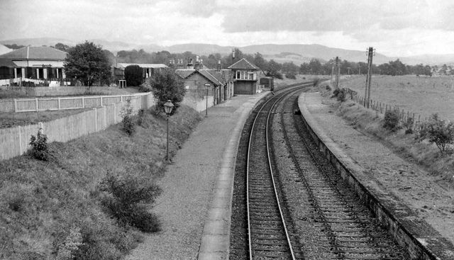 File:Biggar railway station 1798107 5dc2b9dd.jpg