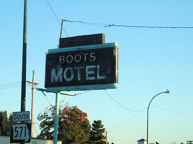 File:Boots Motel (US 66).jpg