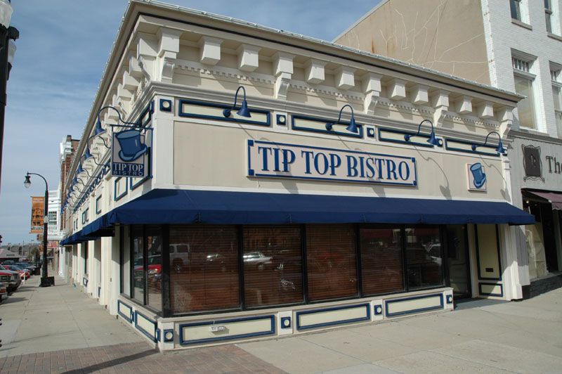 File:Groundhog day tip top bistro.jpg