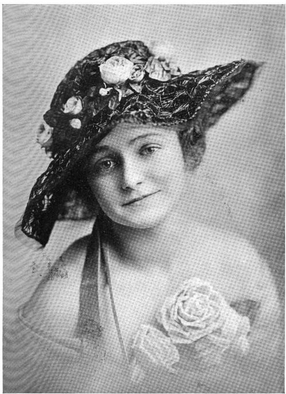 File:Lace straw hat 1917.png