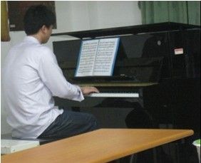 File:Pianist2.jpg