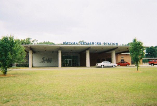 File:Savannah, Georgia Amtrak station.jpg