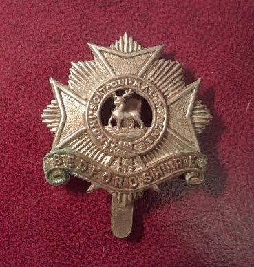 File:Bedfordshire Regiment Cap Badge.jpg