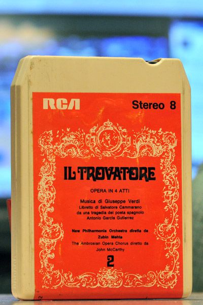 File:Eight track.jpg