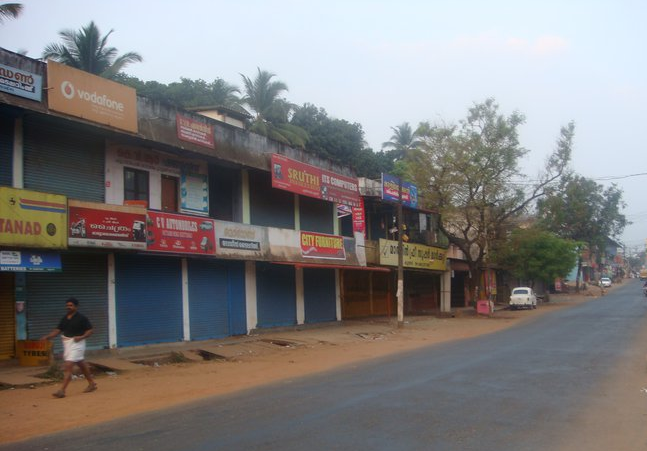 File:Koottanad-Pattambi Road.png