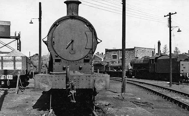 File:Nuneaton Locomotive Depot 2074346 dece89cd.jpg