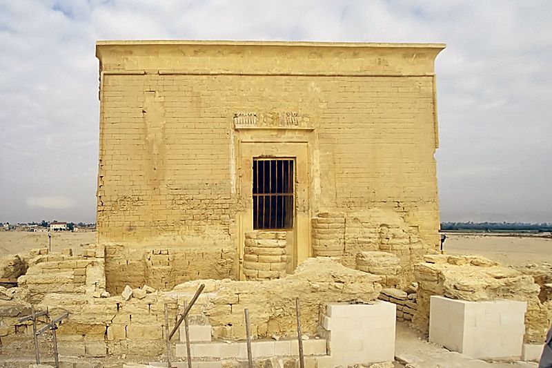 File:QasrQarunFacade.jpg