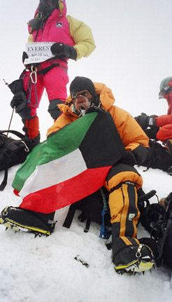 File:Zeddy on everest summit.jpg