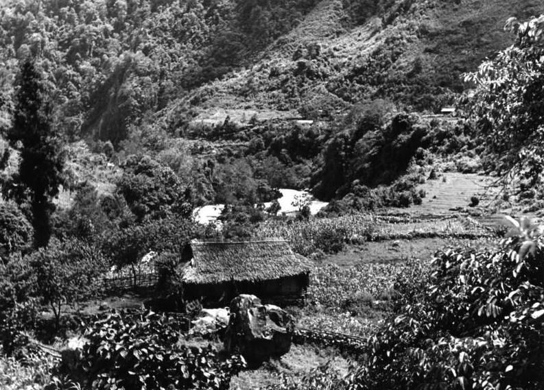 File:Bundesarchiv Bild 135-BAI-05-04, Tibetexpedition, Haus in Chungtang.jpg