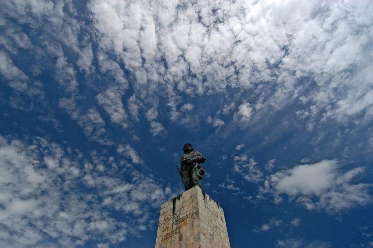 File:Che Mausoleum.jpg