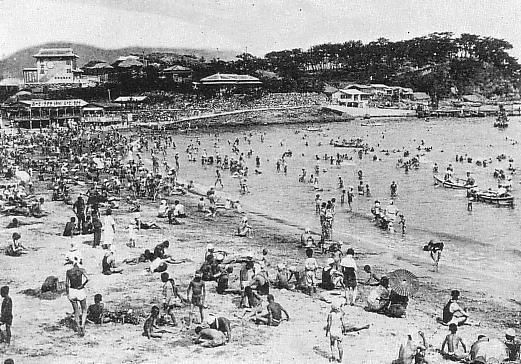 File:Fusan-Matsushima Beach circa 1930.JPG