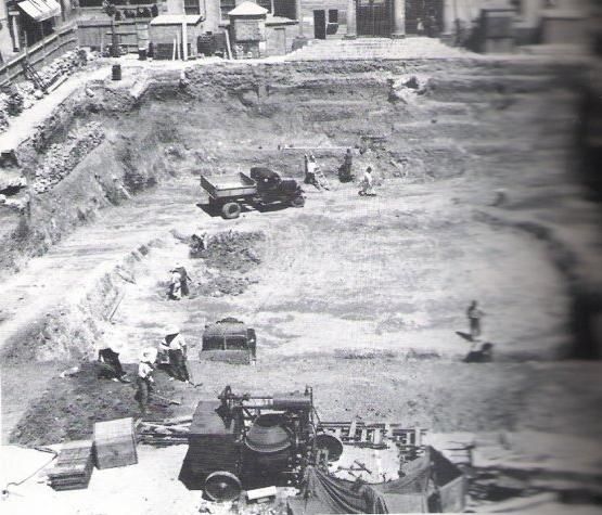 File:John Mackintosh Square shelter construction.jpg