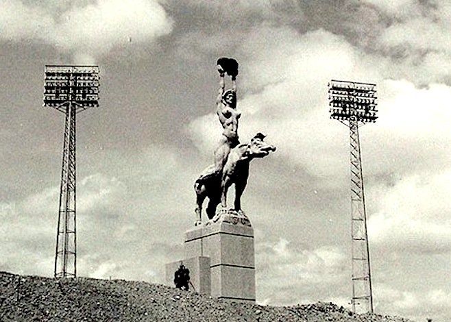 File:María Lionza statue 1952 (cropped).jpg