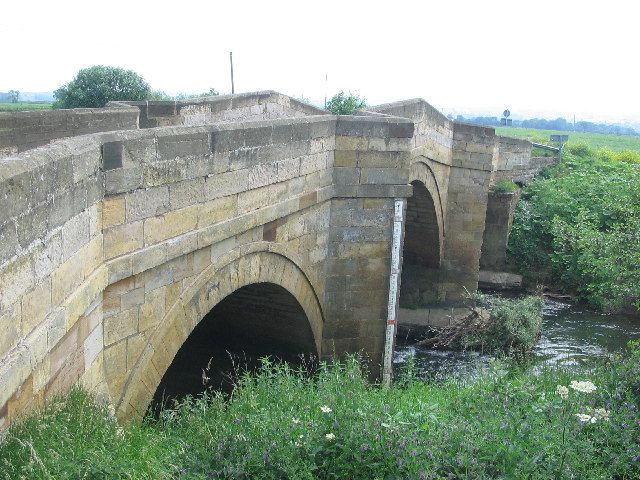 File:Newsham Bridge - geograph.org.uk - 19617.jpg