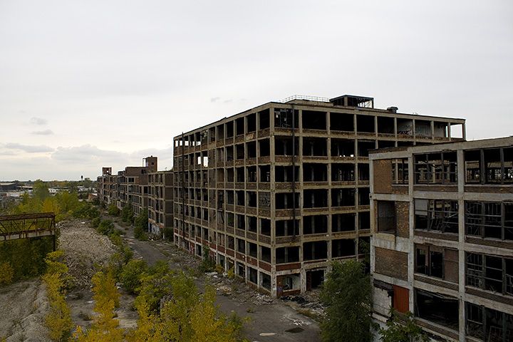 File:Packard Plant Ruins.jpg