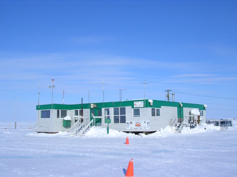 File:Airport Terminal - Kugluktuk, Nunavut, Canada.jpg