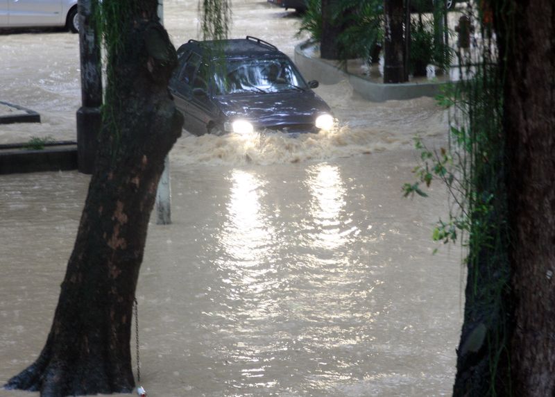 File:Chuva Rio.jpg