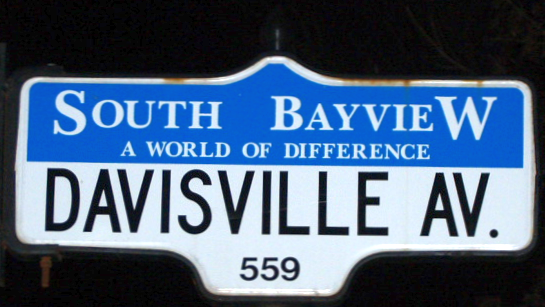 File:Davisville Avenue Sign.png