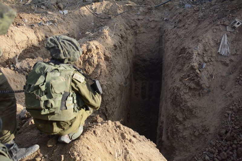 File:IDF Soldiers Uncover Tunnels in Gaza (14513059999).jpg