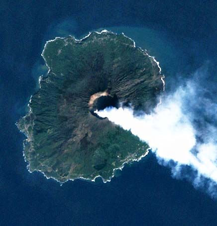 File:Landsat Miyakejima Island.jpg