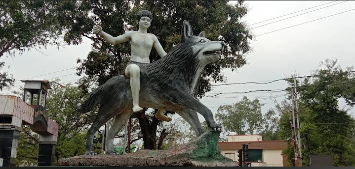 File:Mowgli Statue In Seoni.png