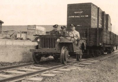 File:Rail Jeep with flatbed trailer.jpg