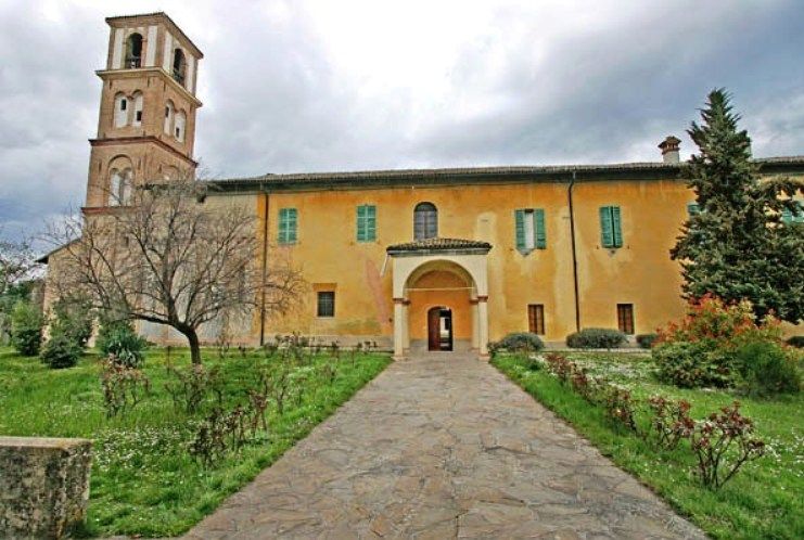 File:Badia Torrechiara front.jpg