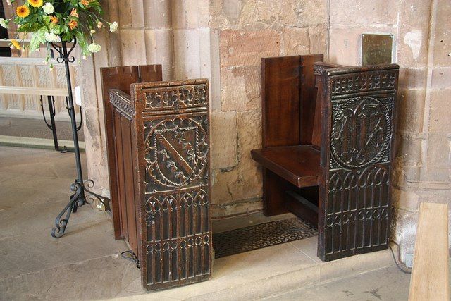 File:Bench ends - geograph.org.uk - 1138592.jpg